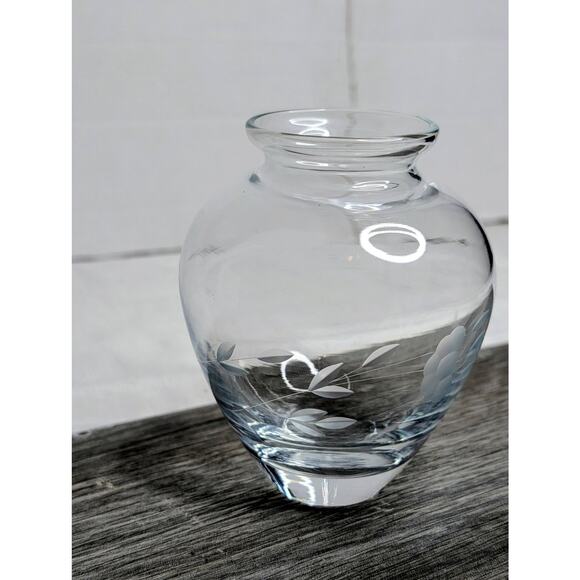 Princess House #411 Heritage Crystal Accent Mini Vase 4.5" Hand blown Etched - Picture 4 of 5